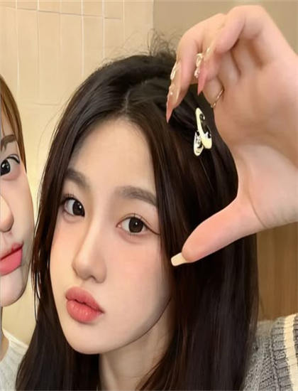 《爱的守护版》人物解析：宗教的思想内涵与象征意义 理解角色塑造的艺术